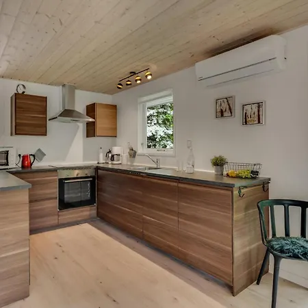 Дом отдыха In With Kitchen
