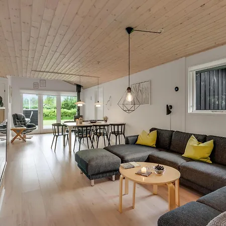 Holiday home In With Kitchen *