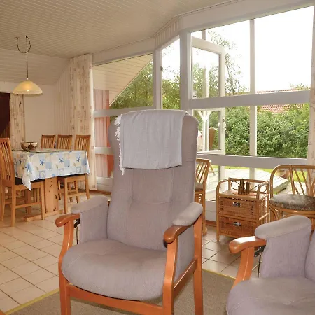 Three-bedroom Holiday In Feriehus *